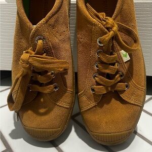 Cariuma Women's Brown Suede Sneakers